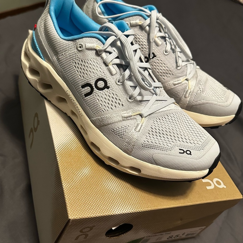 On Running Cloudstratus in Light Gray and Sky Blue